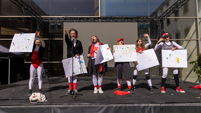 Urbanautes. Un itinerari teatral i un joc amb nens i nenes del Raval