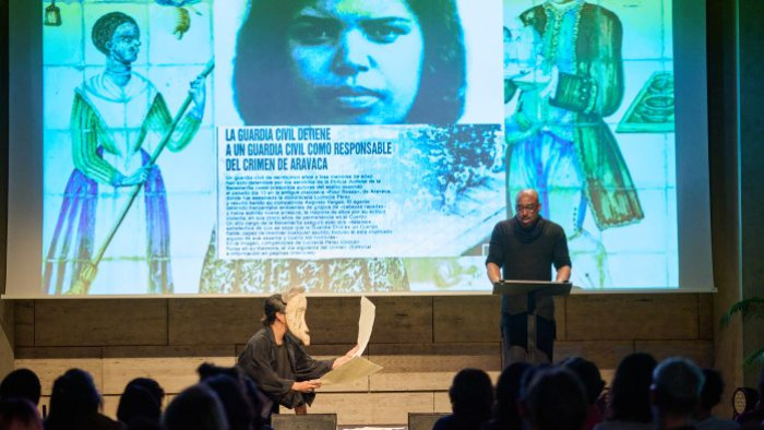 Biennal de pensament 2024. Invocacions ancestrals. Proposta escènica de recuperació dels Arxius Negres. Adeline Flaun Tania Adam. Foto:  Glòria Solsona