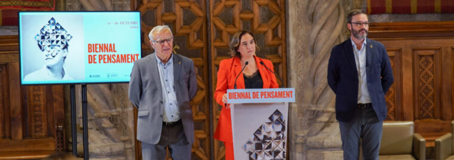 Imagen de la presentación de la Bienal 2022 con la alcaldesa de Barcelona y los alcaldes de Valencia y Palma
