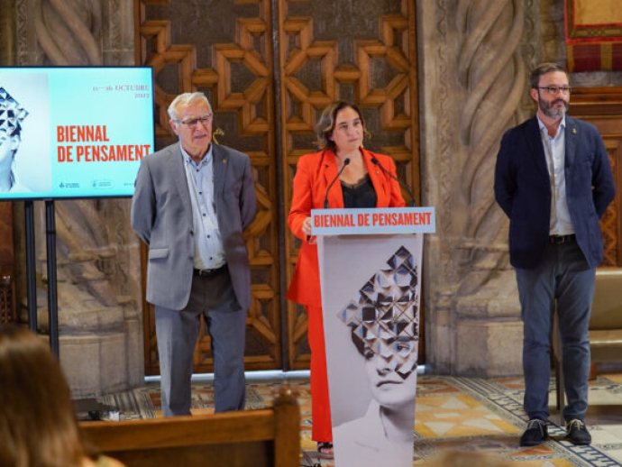 Imatge de la presentació de la Biennal 2022 amb l'alcaldessa de Barcelona i els alcaldes de València i Palma