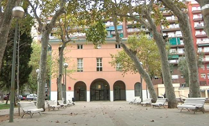 Entrance to the Civic Center of the Casa del Rellotge