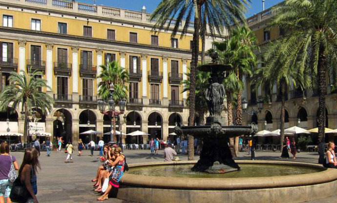 Plaça Reial de Barcelona's fountain